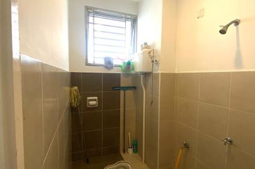 Caryota Square At Setia Tropika 4 / 4 Bedroom / Renovation Unit / Facing South West