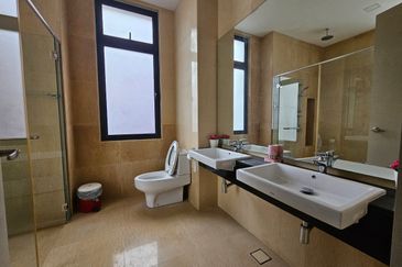 🏡 Jalan Anjung @ Horizon Hills / Double Storey Bungalow House  / 6 Bedroom /  Guard & Gated 