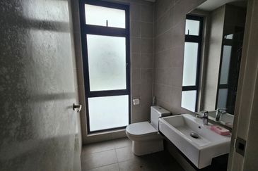 🏡 Jalan Anjung @ Horizon Hills / Double Storey Bungalow House  / 6 Bedroom /  Guard & Gated 