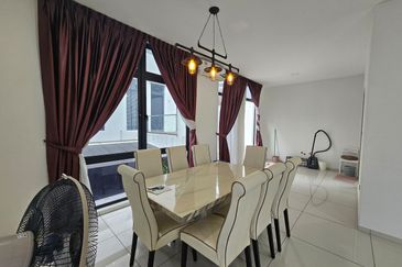 🏡 Jalan Anjung @ Horizon Hills / Double Storey Bungalow House  / 6 Bedroom /  Guard & Gated 