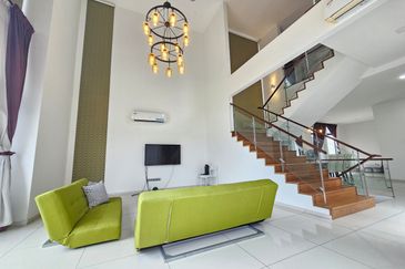 🏡 Jalan Anjung @ Horizon Hills / Double Storey Bungalow House  / 6 Bedroom /  Guard & Gated 