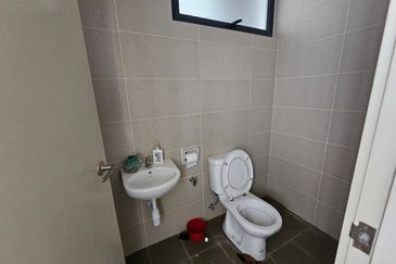 🏡 Jalan Anjung @ Horizon Hills / Double Storey Bungalow House  / 6 Bedroom /  Guard & Gated 