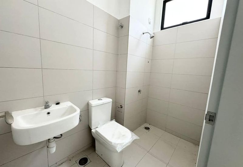 The Crest @ Austin Perdana ( JP Perdana )  ( Ruby Type )   Original condition   Unblock view 