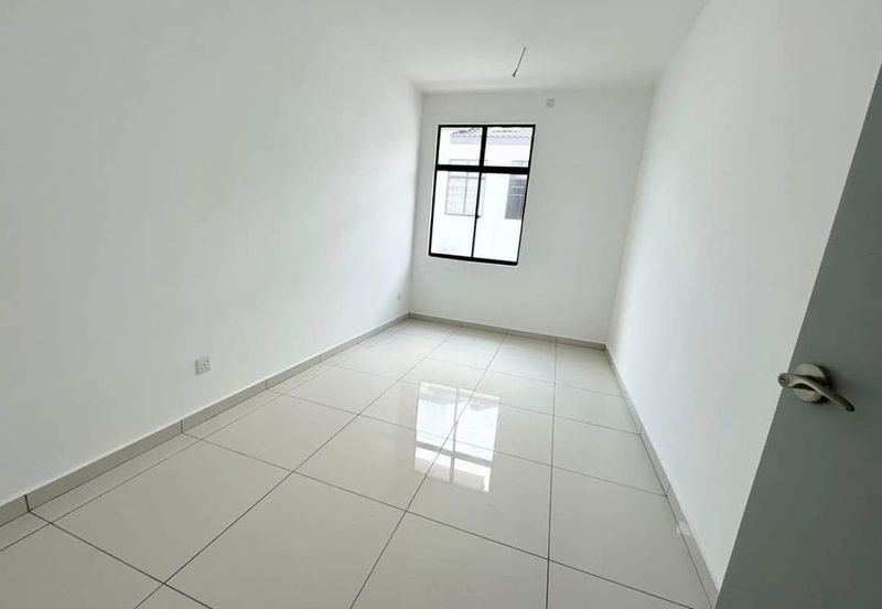 The Crest @ Austin Perdana ( JP Perdana )  ( Ruby Type )   Original condition   Unblock view 