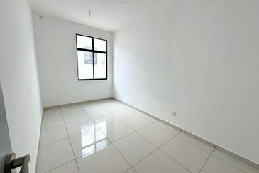 The Crest @ Austin Perdana ( JP Perdana )  ( Ruby Type )   Original condition   Unblock view 