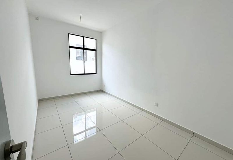 The Crest @ Austin Perdana ( JP Perdana )  ( Ruby Type )   Original condition   Unblock view 