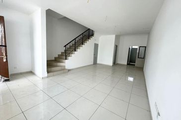 The Crest @ Austin Perdana ( JP Perdana )  ( Ruby Type )   Original condition   Unblock view 