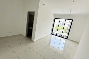 The Crest @ Austin Perdana ( JP Perdana )  ( Ruby Type )   Original condition   Unblock view 