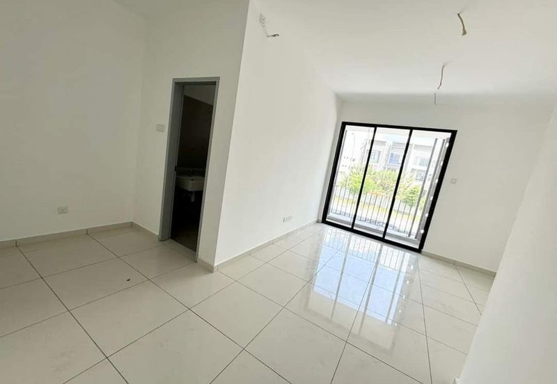 The Crest @ Austin Perdana ( JP Perdana )  ( Ruby Type )   Original condition   Unblock view 