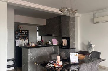 Aloha Tower Condominium