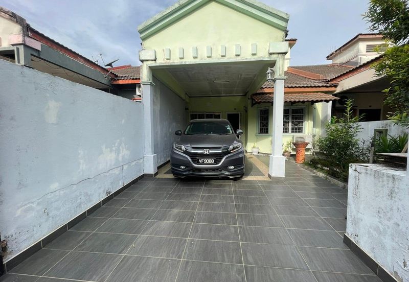 Persiaran Puncak Alam 1 