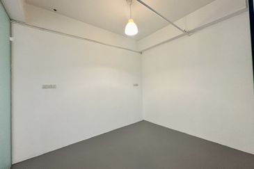 Renovated Office @ Indah Walk 3, Bukit Indah for Sale 