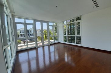 Emerald Bay @ Puteri harbour