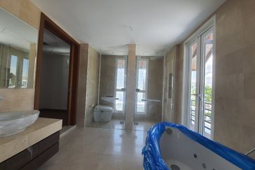 Emerald Bay @ Puteri harbour