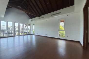 Emerald Bay @ Puteri harbour