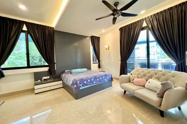 Horizon Hills 2 Sty Bungalow For Sale 