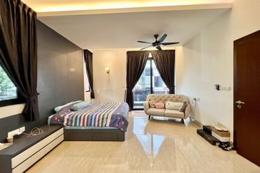 Horizon Hills 2 Sty Bungalow For Sale 