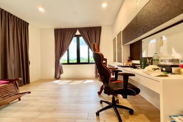 Horizon Hills 2 Sty Bungalow For Sale 