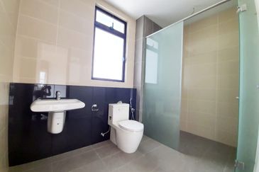 Horizon Hills 3 storey Link Bungalow  For Sale 