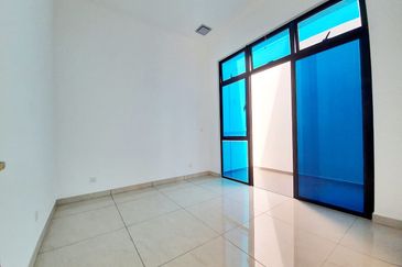 Horizon Hills 3 storey Link Bungalow  For Sale 