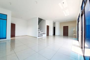 Horizon Hills 3 storey Link Bungalow  For Sale 