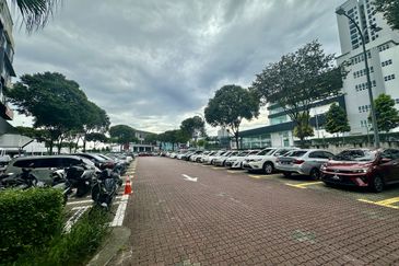 Renovated Office @ Indah Walk 3, Bukit Indah for Sale 