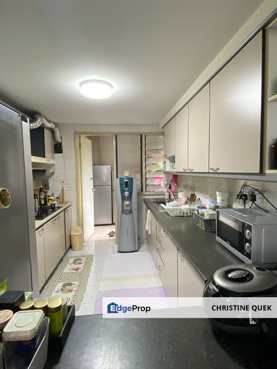 Mid Floor Unit Facing Pool, Kuala Lumpur, Mont Kiara