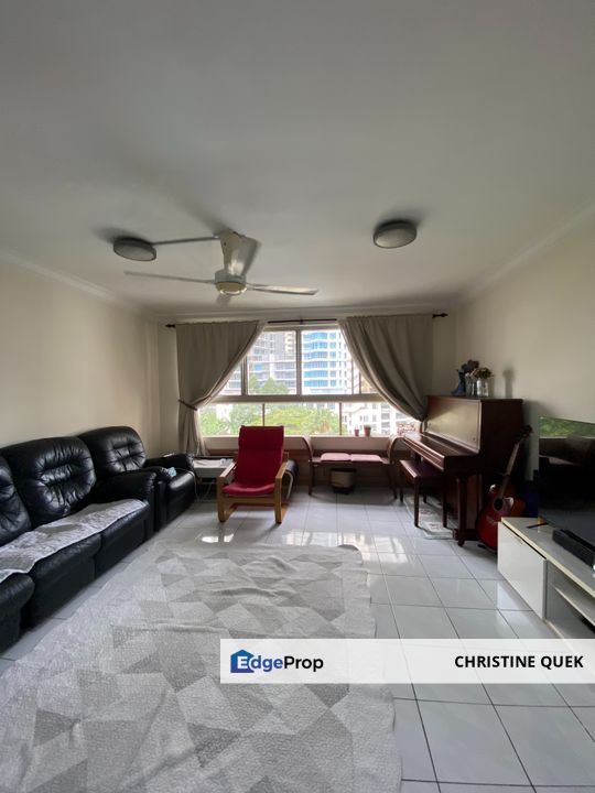 Mid Floor Unit Facing Pool, Kuala Lumpur, Mont Kiara