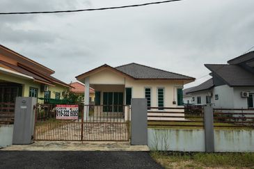 Banglo 1 Tingkat  Di Tanah Merah