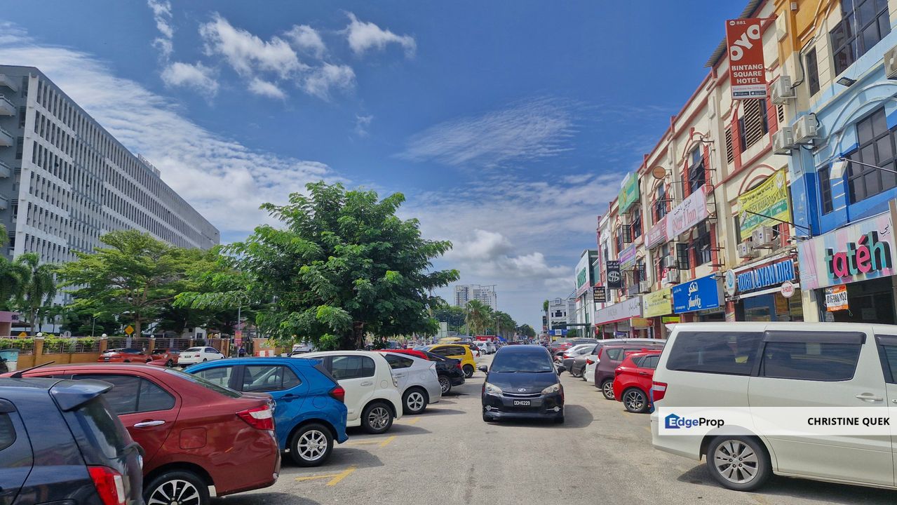 Bangunan Kedai Pejabat 3 Tingkat depan HUSM kubang Kerian, Kelantan, Kota Bharu