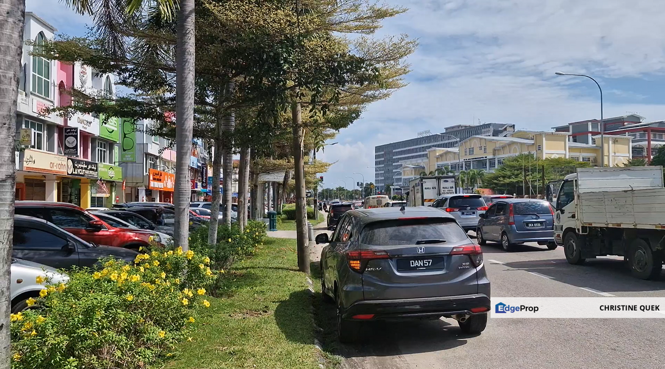 Bangunan Kedai Pejabat 3 Tingkat depan HUSM kubang Kerian, Kelantan, Kota Bharu