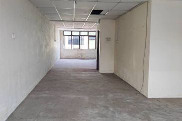 Kedai 3 Tingkat untuk Dijual di Tanah Merah