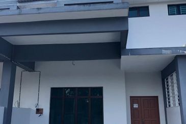 -Chabang Empat non bumi lot Terraced house for sale