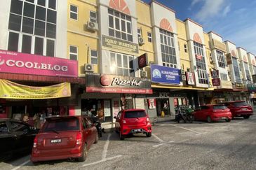 Kedai Komersial untuk Dijual di Pusat Bandar Tumpat