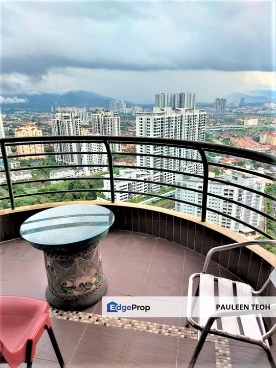 Renovated corner spacious unit just a short walk to schools, Kuala Lumpur, Dutamas