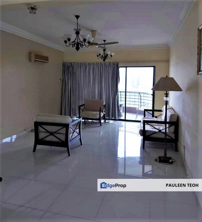 Renovated corner spacious unit just a short walk to schools, Kuala Lumpur, Dutamas