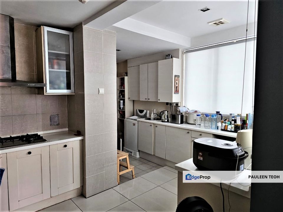 Luxurious Living in the Heart of Ara Damansara - Spacious 3BR Condo for Sale at Ara Hill, Selangor, Ara Damansara