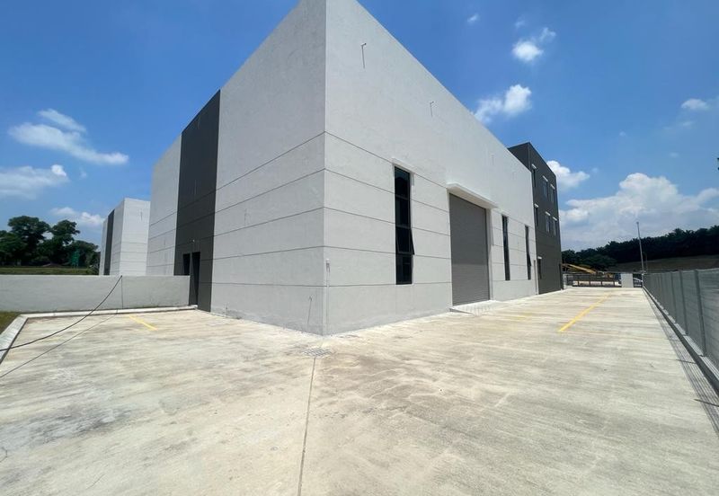 LAST 2 UNITS!!! RAWANG INDUSTRIAL PARK 3 STOREY SEMI-D FACTORY CUM OFFICE WITH LIFT