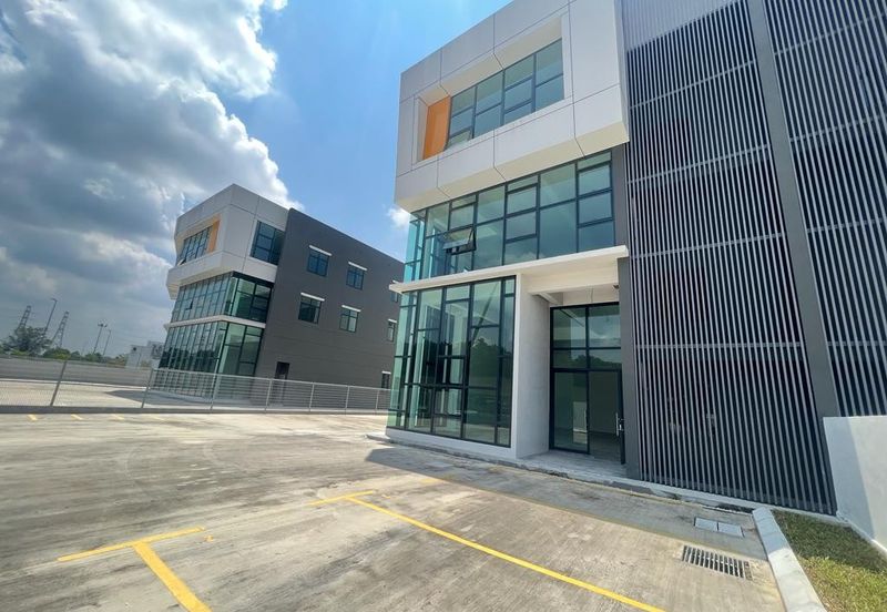LAST 2 UNITS!!! RAWANG INDUSTRIAL PARK 3 STOREY SEMI-D FACTORY CUM OFFICE WITH LIFT