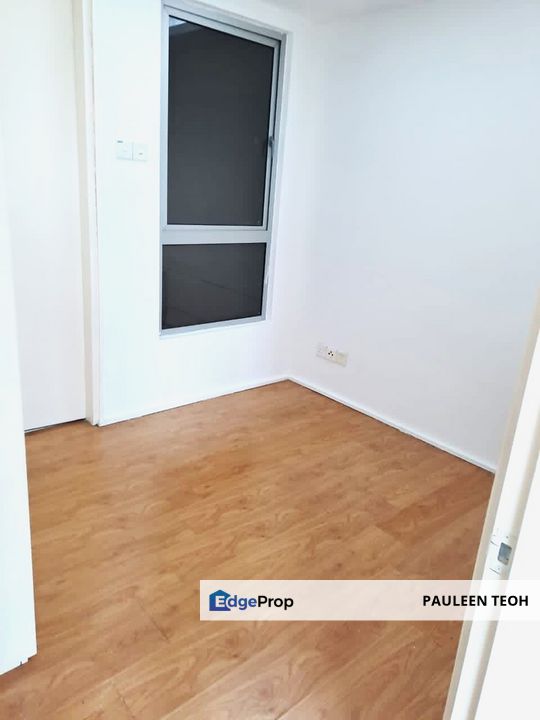 Mont Kiara i-zen Kiara 1 Mid-Floor Condo with Unblocked/ Pool View Relocation Sale, Kuala Lumpur, Mont Kiara