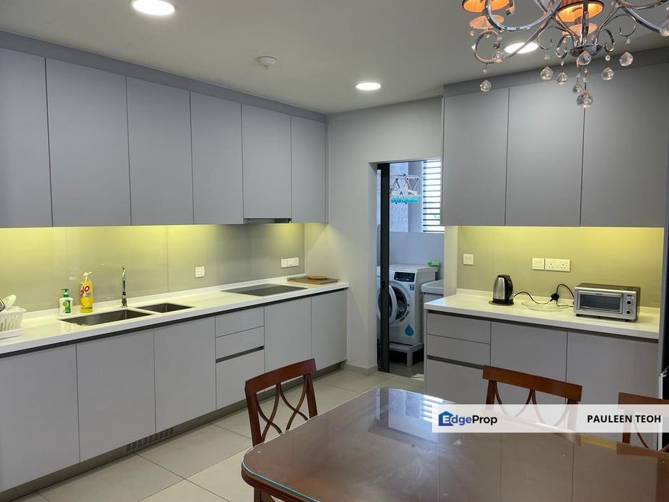 Seventeen PJ | Premium 3-Bedrooms  Corner Unit | Low Floor Practically Renovated Fully Furnished | For Sale RM1.15M, Selangor, Petaling Jaya