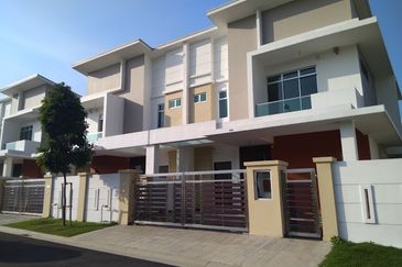 Last 3 Unit Puchong 27x73 Semi D 3 Storey Township