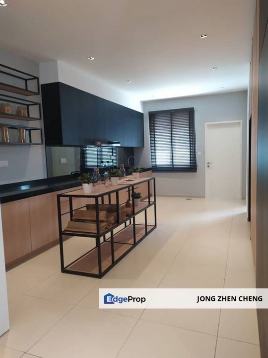 Puchong 3 Sty Hilltop 6 Carpark Big Land, Selangor, Puchong South