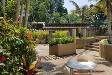 Marina Tower, Ratu Mutiara