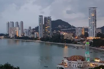 Marina Tower, Ratu Mutiara