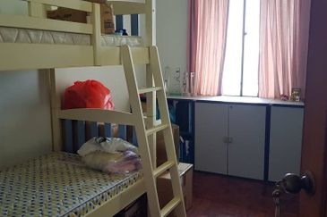 Marina Tower, Ratu Mutiara