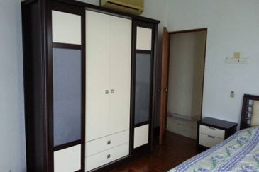 Marina Tower, Ratu Mutiara