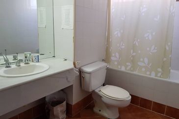 Marina Tower, Ratu Mutiara