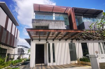 Perdana Lakeview East