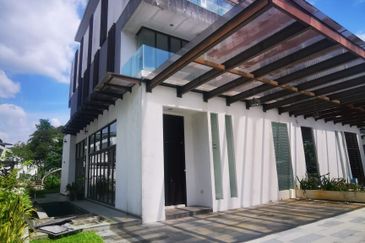 Perdana Lakeview East